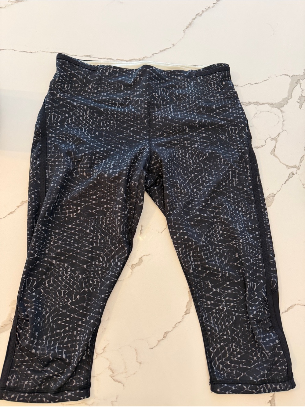Lululemon Black Patterned Capri Leggings